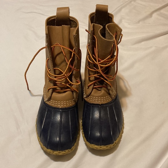 L.L. Bean Shoes - **LIKE NEW** L.L. Bean classic unlined water resistant 8” Bean Duck Boots